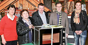 (v.l.) Seniorchefin Adelinde Hussler, Gerda und
Klaus Homner aus Bietigheim-Bissingen, Gerhard
Kretschmer und Sylivia Weber vom Verlag Eugen
Ulmer.