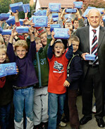 Dieter Burkhardt (r.),
Geschäftsführer von
Burkhardt Fruchtsäfte, ist Initiator der Aktion.