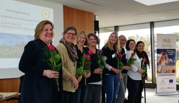 (v.l.n.r.): Sigrid Wolff (Beisitzerin Schwbisch Hall), Susanne Dalke (Beisitzerin Ostalb-Kreis), Andrea Kurz (Schriftfhrerin), Tanja Grathwohl (Beisitzerin Hohenlohe), Felizia Dambach (2. Vorsitzende), Nicole Franke (1. Vorsitzende) und Eva-Maria Elfner-Hfele
