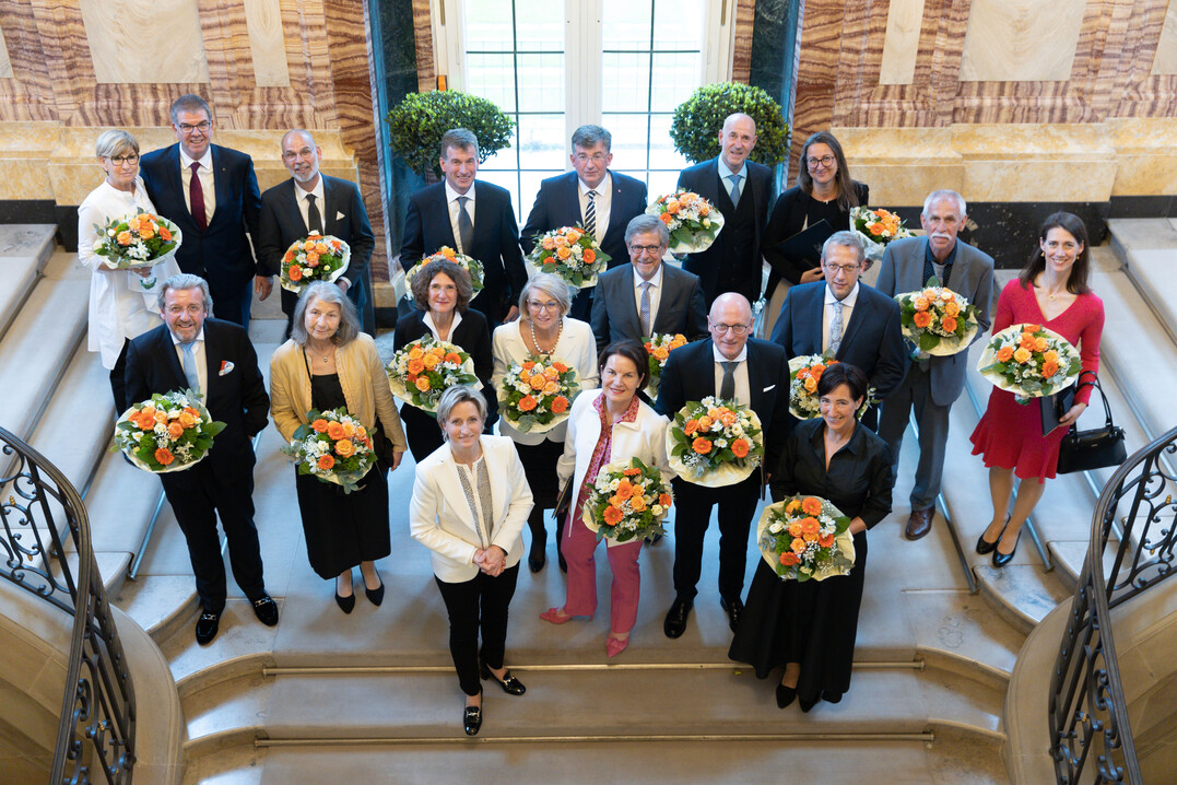 Bettina Gräfin Bernadotte von der Insel Mainau (rechts im Bild) erhielt die Wirtschaftsmedaille des Landes BW.